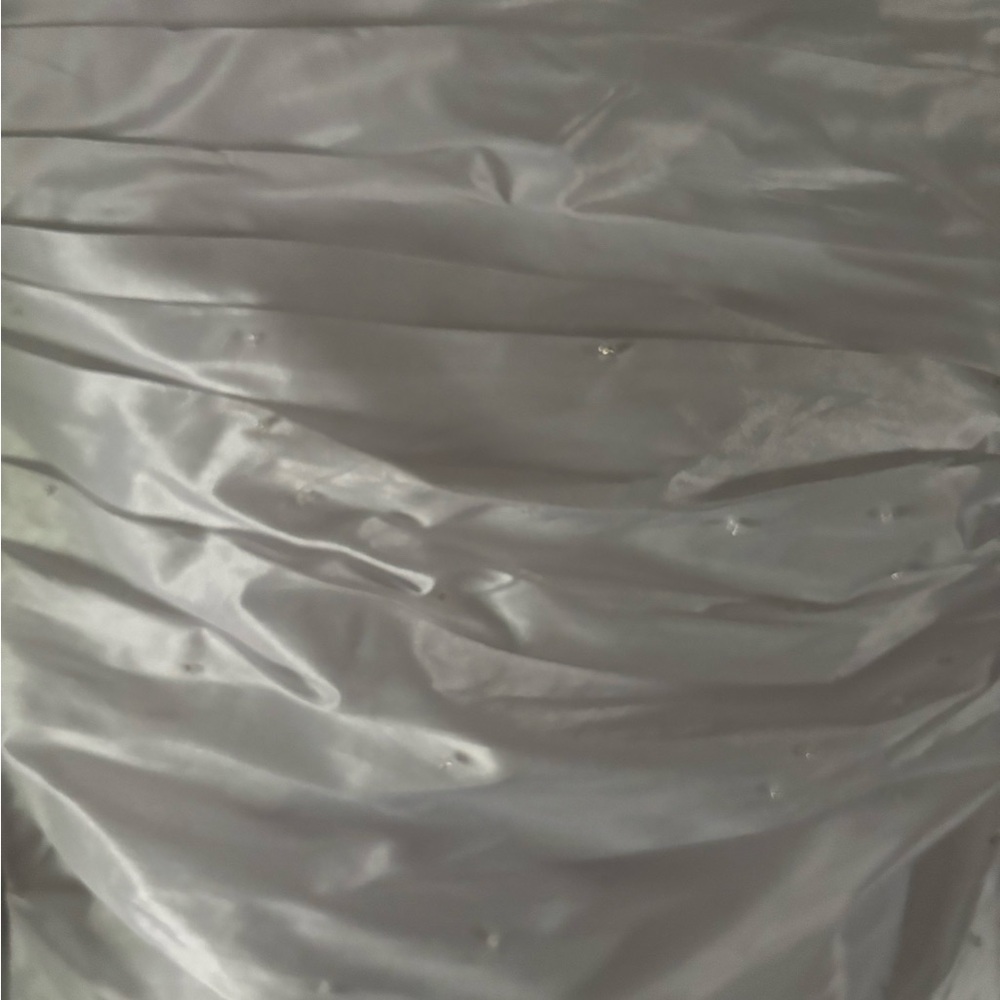 Elegant White Satin Gown - Picture 5 of 10